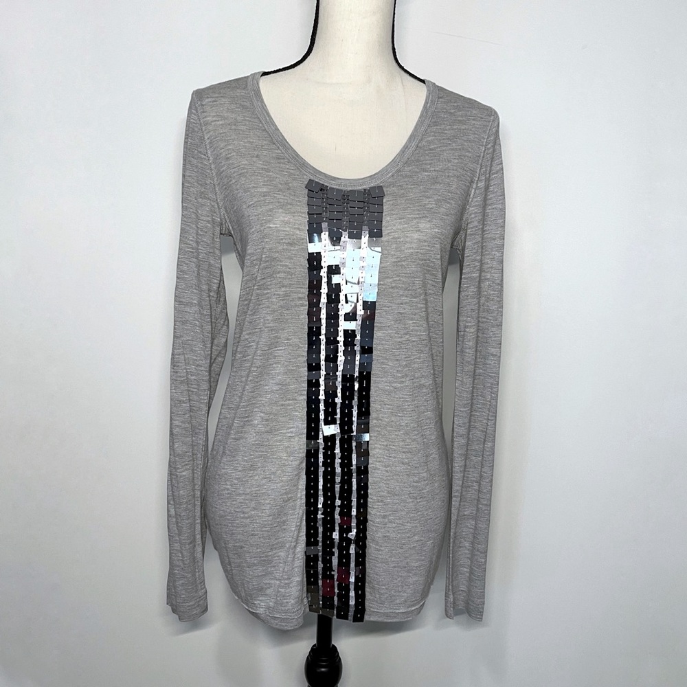 Simply Vera long sleeve scoop neck top, gray with silver paillettes, small